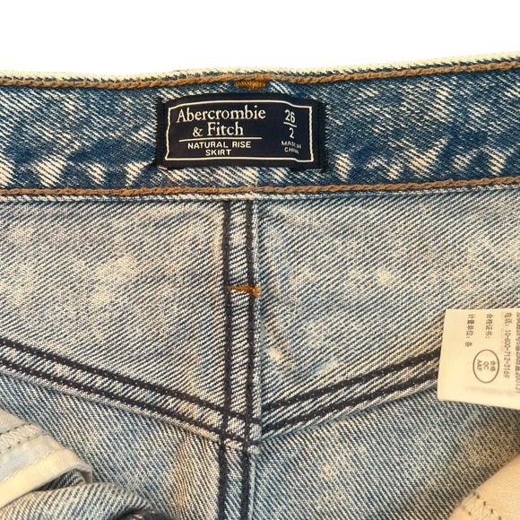 AF Light Acid Wash Jean Skirt Abercrombie and Fitch - Picture 8 of 8